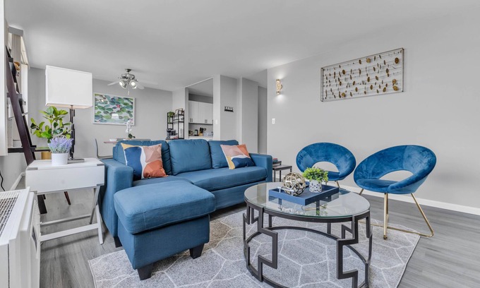 West Lawn Condo | 30 mins to downtown stunning high rise condo! close to Midway Airport, Shopping.