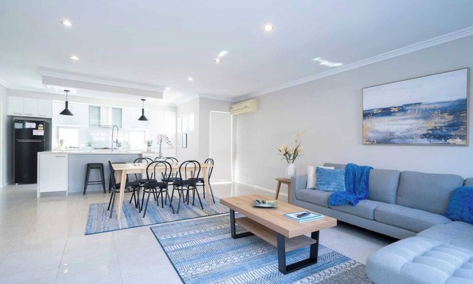North Perth House | 30 Modern & Quiet Retreat 3BR -Walk to Dining & Shops!