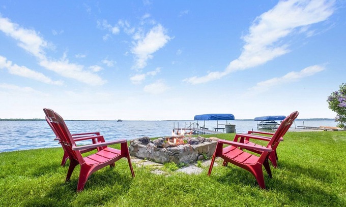 Keswick Cottage | 30 Night Rental - Quaint Country Charm 45 Minutes from Toronto