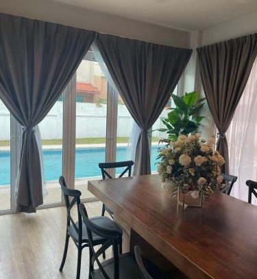 Kampung Alor Akar Villa | 30 PAX Leisure Homestay with Swimming Pool