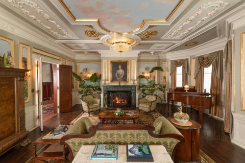 Downtown Minneapolis Bed & Breakfast | 300 Clifton
