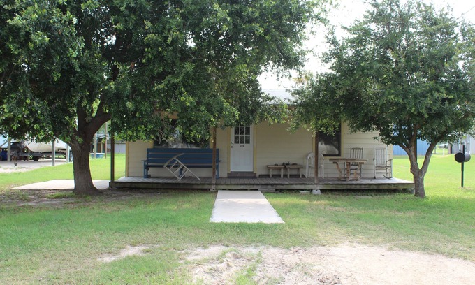 Port Mansfield House | 300 Copano-Cozy cabin with 2 bedrooms 2 baths