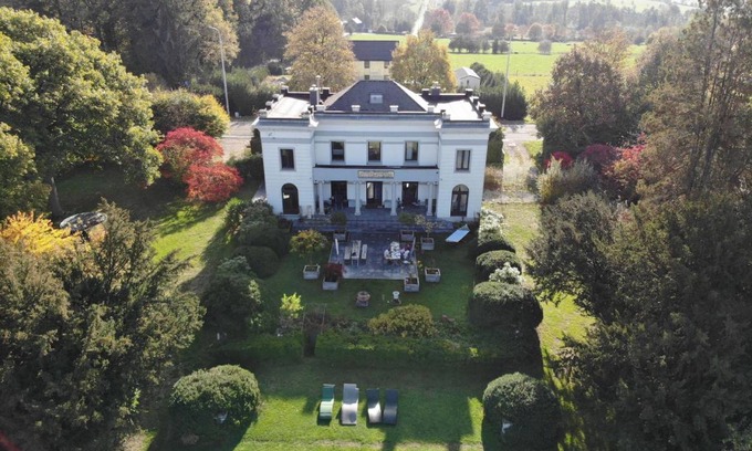 Couvin House | 300 m² House ∙ 4 bedrooms ∙ 8 guests