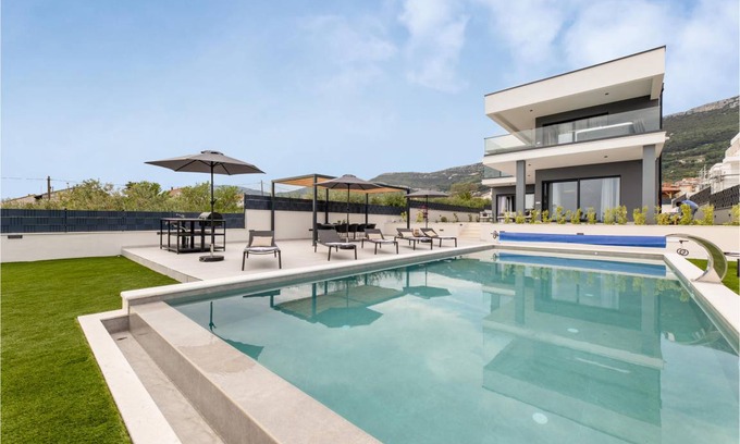 Kastel Stari House | 300 m² House ∙ 5 bedrooms ∙ 10 guests