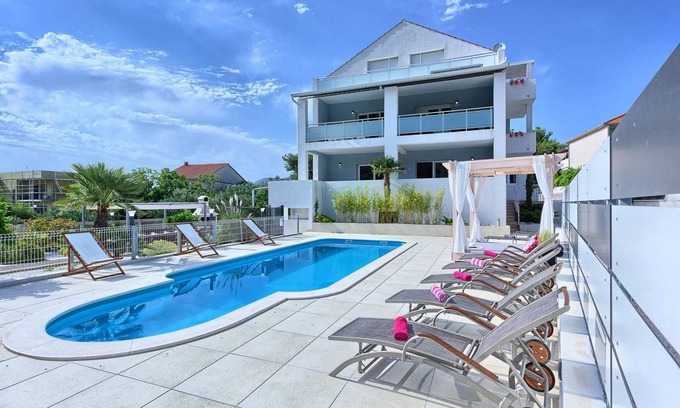 Okrug Donji House | 300 m² House ∙ 5 bedrooms ∙ 10 guests