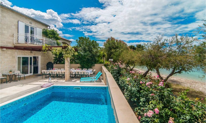 Mirce House | 300 m² House ∙ 7 bedrooms ∙ 17 guests