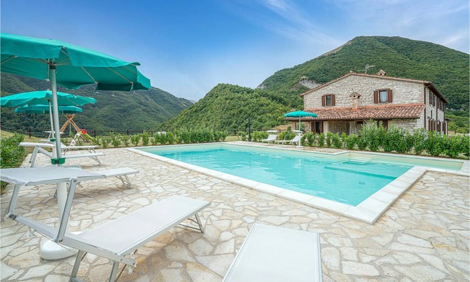 Apecchio House | 300 m² House ∙ 8 bedrooms ∙ 16 guests