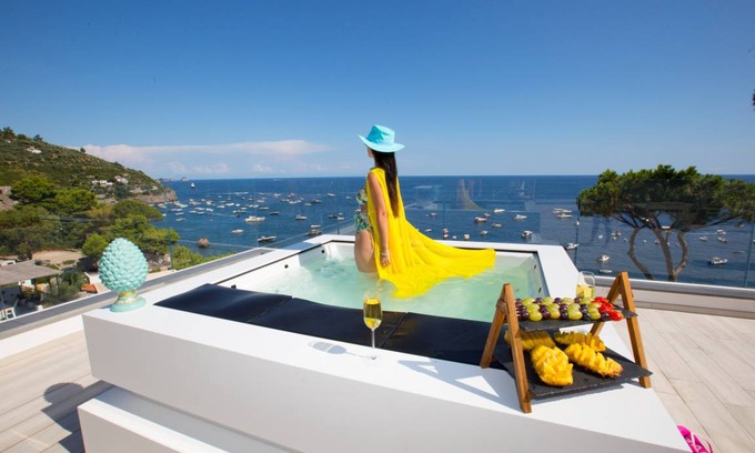 Marina del Cantone Villa | 300 m² Villa ∙ 6 bedrooms ∙ 12 guests