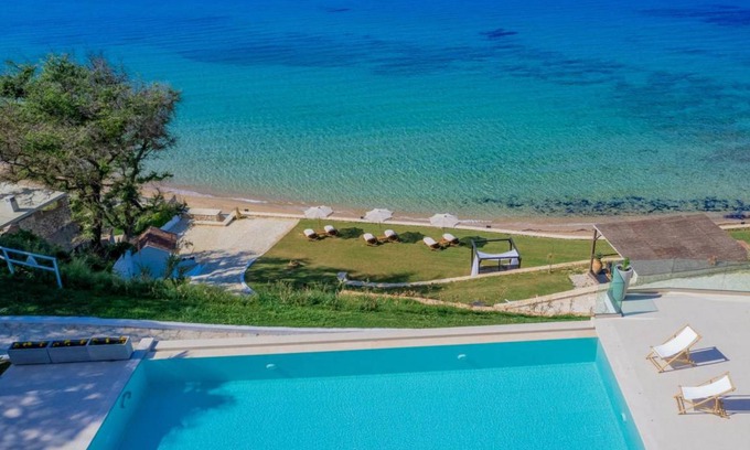 Neromilos Villa | 300 m² Villa ∙ 1 bedroom ∙ 11 guests