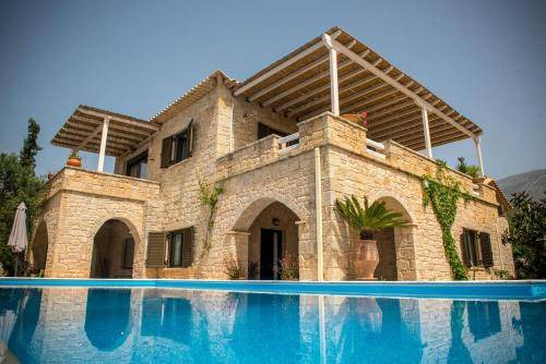 Kardamyli Villa | 300 m² Villa ∙ 5 bedrooms ∙ 10 guests