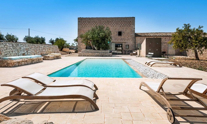 Ragusa Villa | 300 m² Villa ∙ 5 bedrooms ∙ 12 guests
