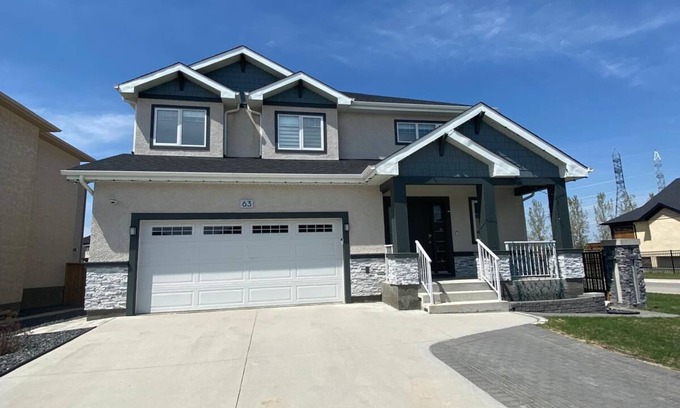 Fort Gary House | 3000 sq.ft 5 Beds , 4 bedrooms 3 Full bath Spacious Clean Home