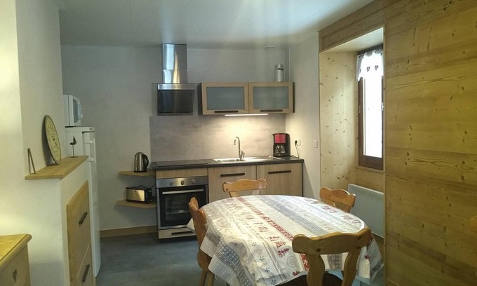 Areches Apartment | 300m from resort center, Ground floor, parking, tv, ski locker, 50m², Arêches-Beaufort
