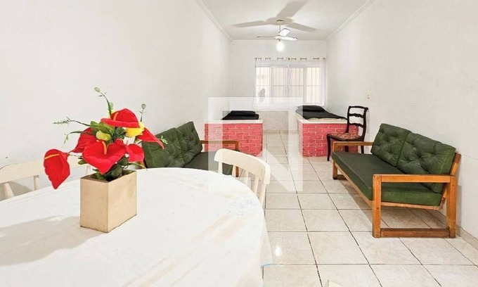 Jardim Vitoria Apartment | 300m from the sand, leave your car in the garage! Close to the hustle and bustle of Enseada!