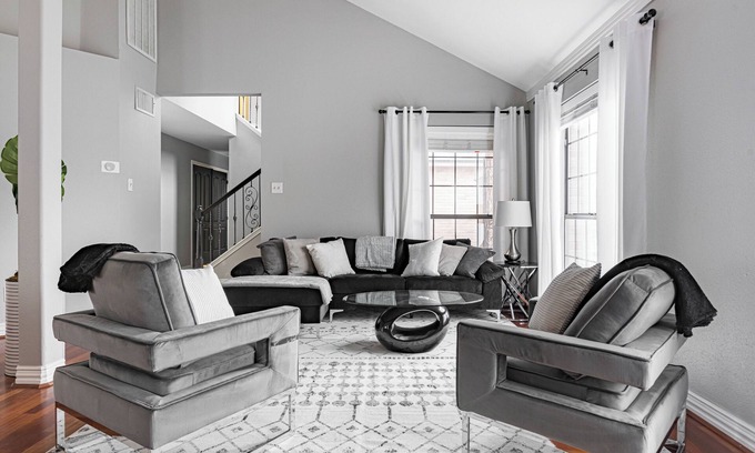 Universal City Apartment | 301 Modern 5BR+2Ba with POOL & Spacious + BBQ New