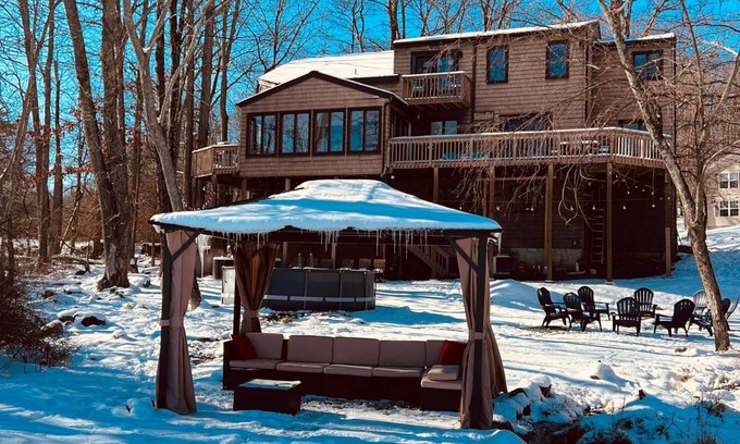 East Stroudsburg House | 305 m² House ∙ 5 bedrooms ∙ 14 guests