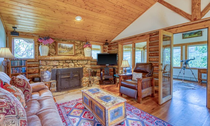 Estes Park Cabin | 308 m² Cabin ∙ 5 bedrooms ∙ 16 guests