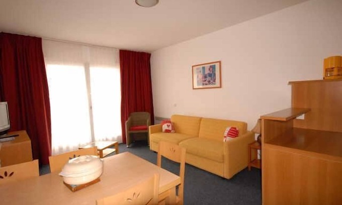 Eaux-Bonnes Apartment | 30m from resort center, 1st floor, view ski slopes, fitness, swimming pool, sauna, tv, ski locker