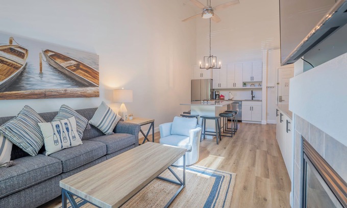 Delavan Lake Condo | 316 - Beautiful One Bedroom Condo Suite