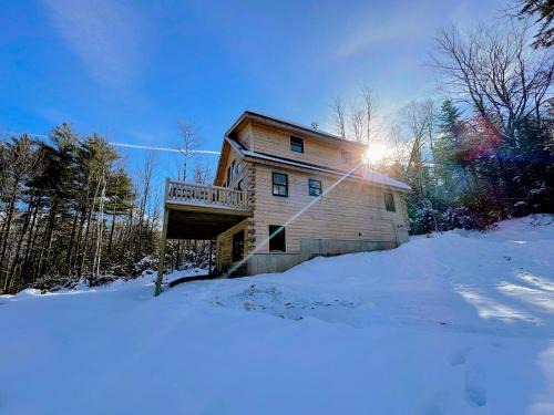 Bethlehem House | 31R Brand new log home on quiet side street in Bethlehem, close to Main Street! 20 min to skiing