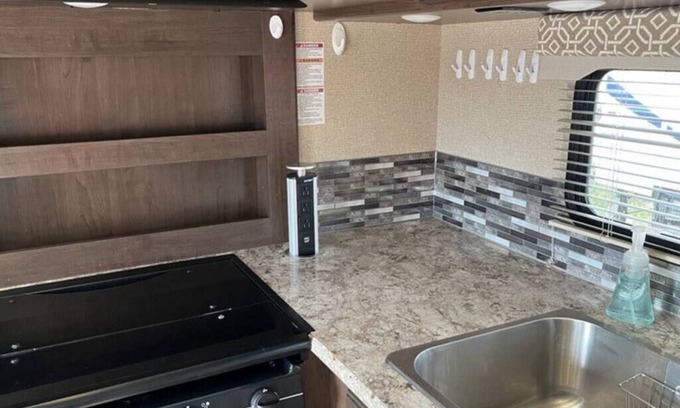 Springfield House | 32 ft Motorhome Sleeps 10!