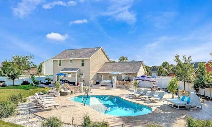 Appleton House | 320 m² House ∙ 5 bedrooms ∙ 16 guests