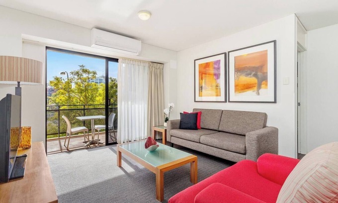 East Perth Apartment | 321 Heavenly Hay Sleeps 4 2BR Pool+Gym