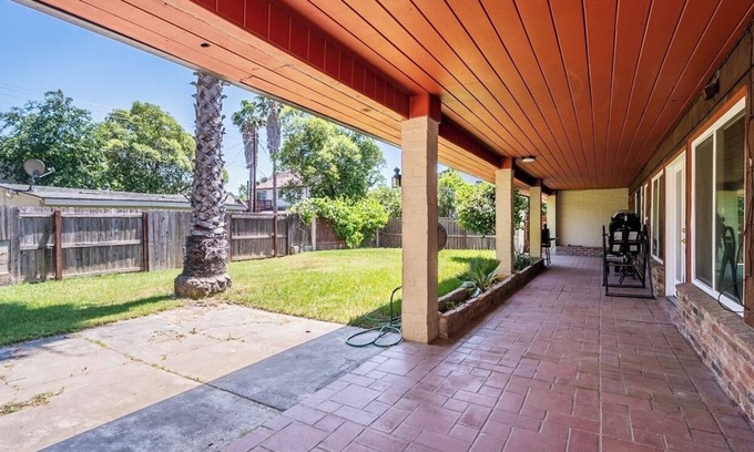 Sacramento House | 3216 Palmer St