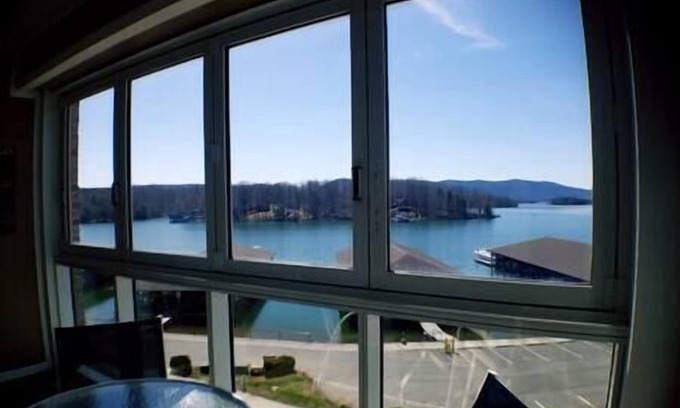 Smith Mountain Lake Apartment | #328 Pointe - 2 Bedroom Lakefront Condo at Mariners SML