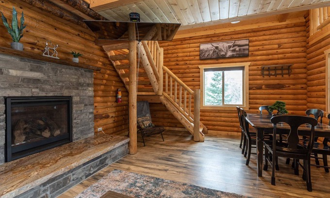 Steam Engine Meadows Cabin | 330 E Trail Road Cabin Secluded Mountain Getaway