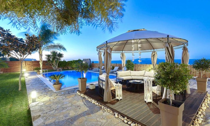 Vathianos Kampos House | 330 m² Farmhouse ∙ 6 bedrooms ∙ 16 guests