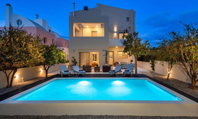 Ialyssos House | 330 m² House ∙ 5 bedrooms ∙ 10 guests