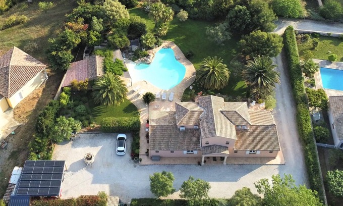 Cers House | 3300 m2 property, dominant view, 130 m2 lagoon pool and 4/6pers Jacuzzi