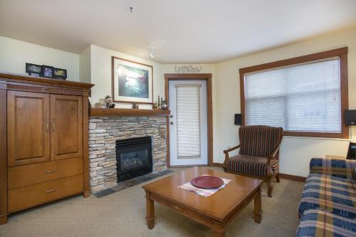 Snowbird Apartment | 3304 - One Bedroom Den Standard Powderhorn Lodge condo