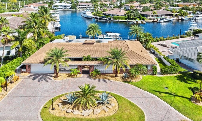 Lighthouse Point House | 332 m² House ∙ 4 bedrooms ∙ 10 guests