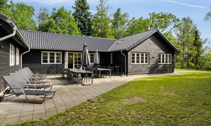 Hvidbjerg Strand House | 333 m² House ∙ 9 bedrooms ∙ 20 guests