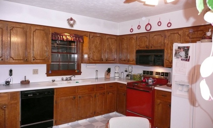 South Central Omaha House | 34% Off starting 28 nights for this Darling Home On Quiet Street