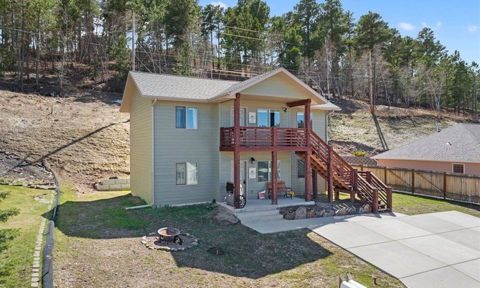 Deadwood House | 35 3rd street Upper Townhome | 2 Bed, 1 Bath