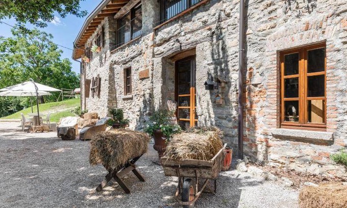 Albese con Cassano House | 35 m² Farmhouse ∙ 3 guests