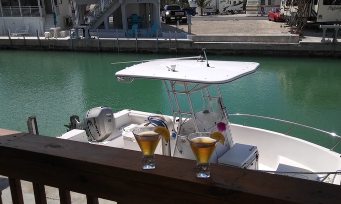 Cudjoe Key Cottage | 35' Seawall Sparkling , 30min from Keywest, WIFI, BBQ Grill, Pool