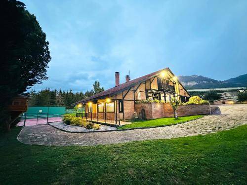 Olazagutia Ski Chalet | 350 m² Chalet ∙ 6 bedrooms ∙ 17 guests