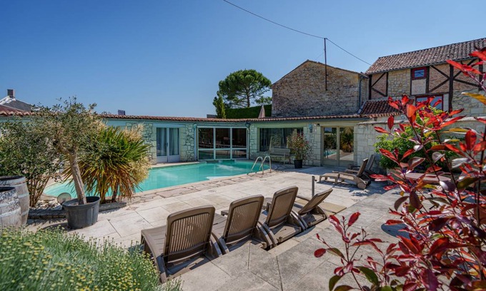 Doue-en-Anjou House | 350 m² House ∙ 7 bedrooms ∙ 15 guests