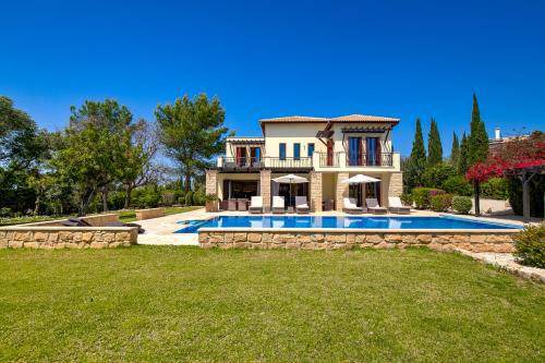 Aphrodite Hills Villa | 350 m² Villa ∙ 4 bedrooms ∙ 8 guests