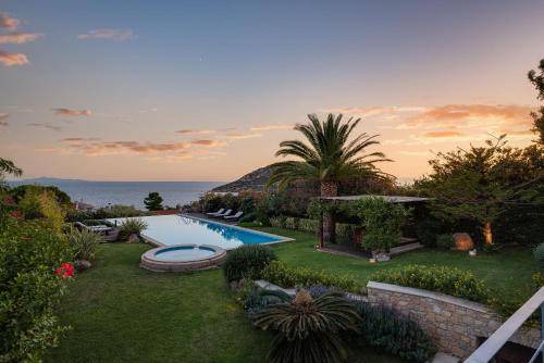 Anavyssos Villa | 350 m² Villa ∙ 4 bedrooms ∙ 8 guests