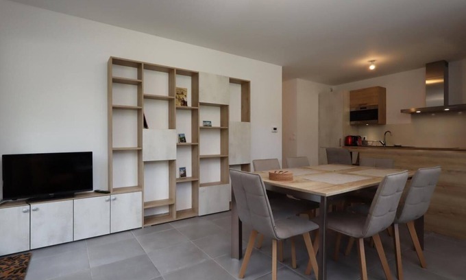 Servoz Apartment | 350m from resort center, Ground floor, parking, 72m², Les Houches