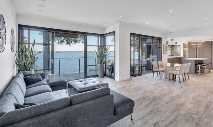 West Vancouver House | 3595 Sunset Ln.-Farris-L-17% · The Sunset Lane Waterfront Home