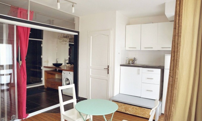 Cachan Apartment | 35m² apartment on the ground floor 20-30 mn from Paris.