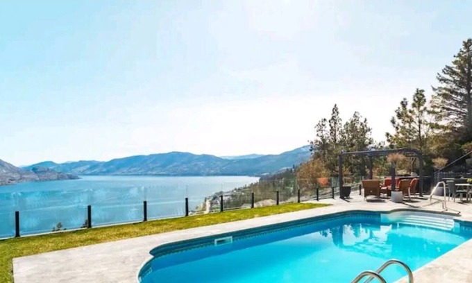 Central Okanagan House | 360 LAKE VIEWS + POOL + HOT TUB