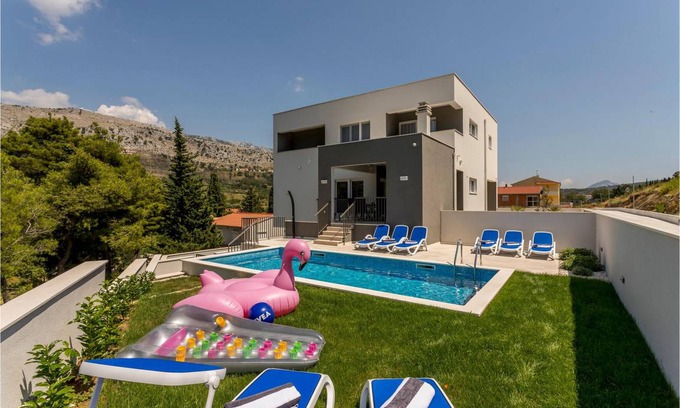 Tugare House | 360 m² House ∙ 4 bedrooms ∙ 10 guests