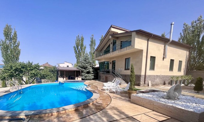 Yerevan Villa | 360 m² Villa ∙ 4 bedrooms ∙ 7 guests